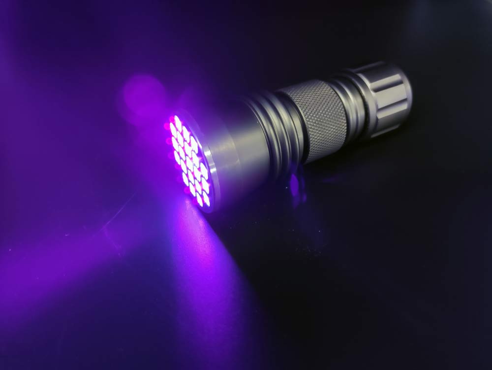 Linterna de luz ultravioleta con 21 leds UV